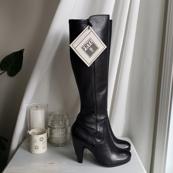 FRYE AND CO. Shoes - BNWT Frye knee high leather boots with stretch leather back